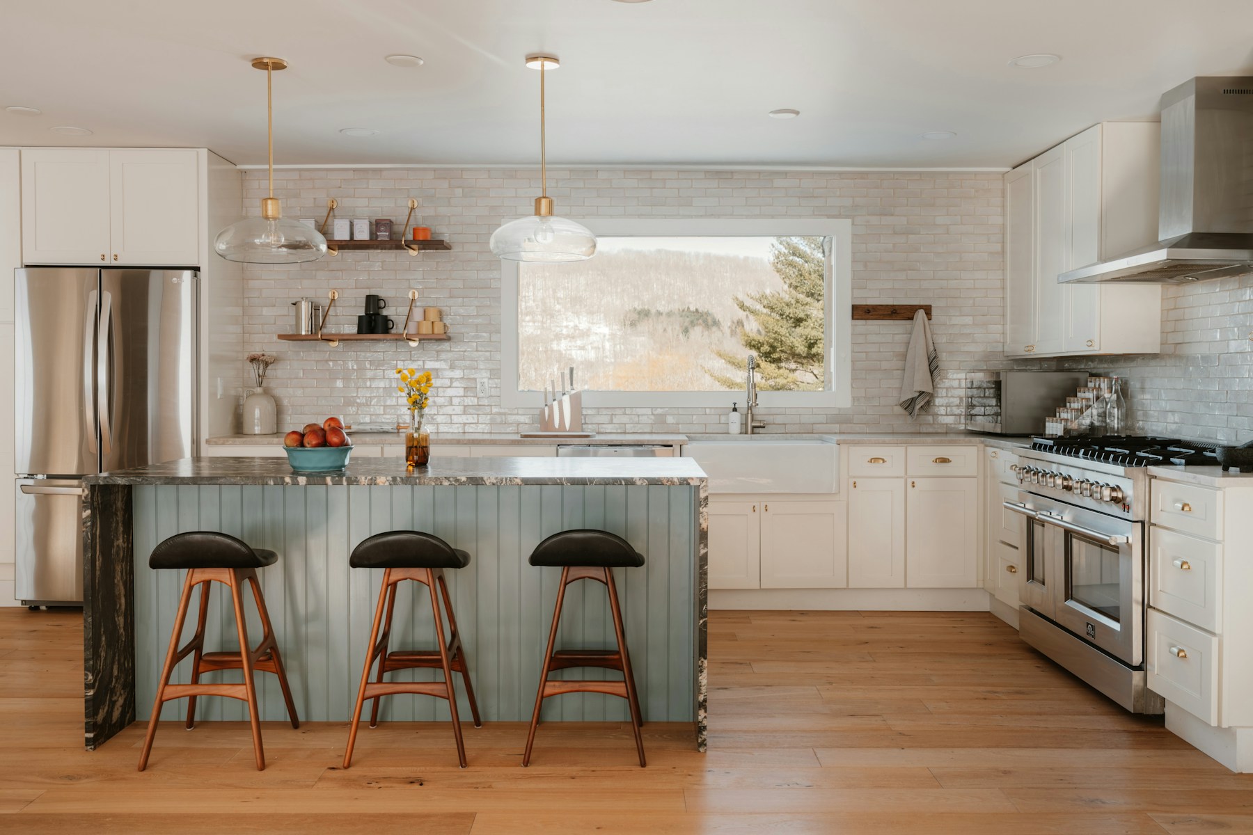 Warm minimal kitchen in soft neutral tones